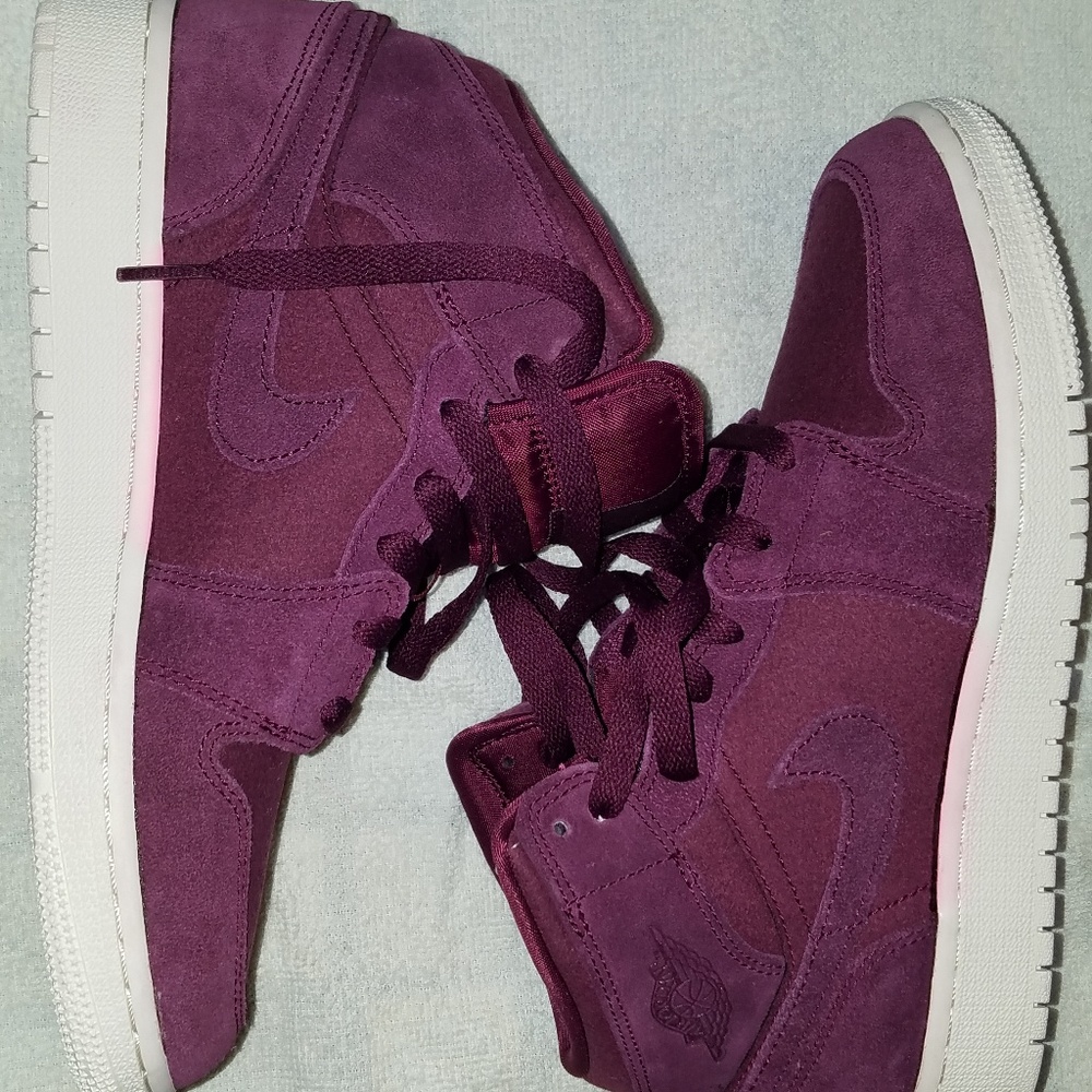 Brand new suede Jordan 1's size 5Y